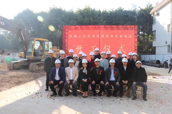 3.2典礼后合影。 杨俊峰 摄700.jpg