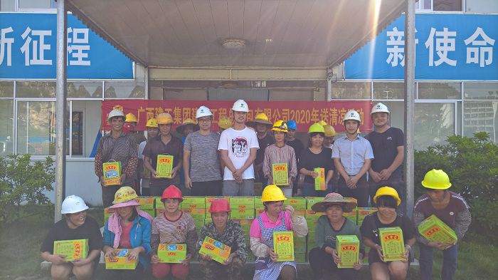 西宁高中项目部慰问现场。 刘华山 摄.jpg