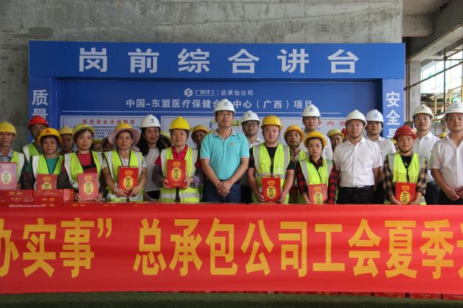 公司送清冷。杨桂峰摄（建图）.jpg