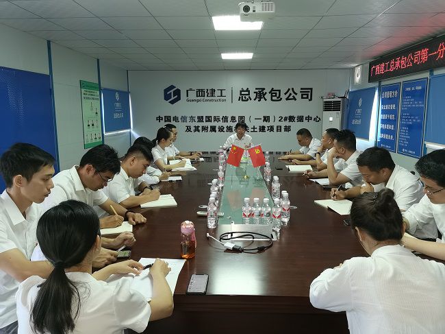 上党课现场。韦文 摄（建图）.jpg