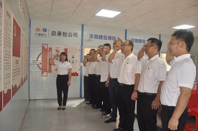 沉温入党誓词。王瑾贞 摄（建图）.jpg
