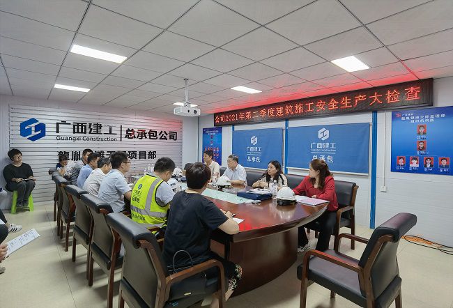 张强在龙胤银滩天机项目召开安全查抄总结会。李玲玲 摄（建图).jpg