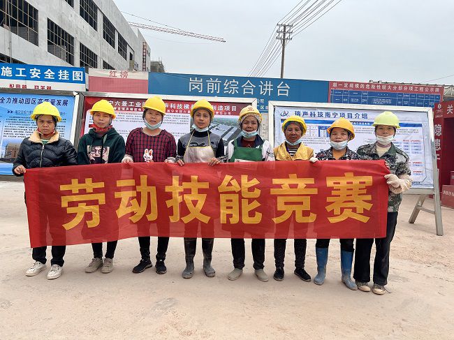 内脚手架班组合影。廖之锭 摄（建图）.jpg