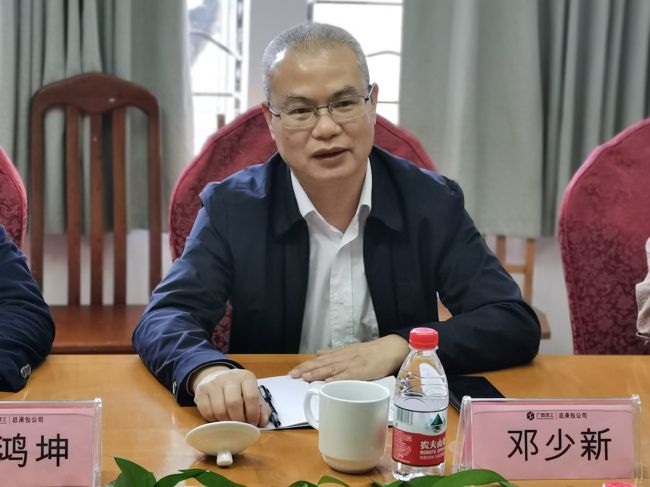 邓少新在三分公司调研。梁红玉 摄（建图）.jpg
