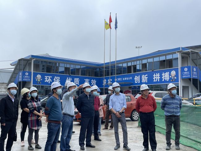 视察项目进度。梁观德 摄（建图）.jpg