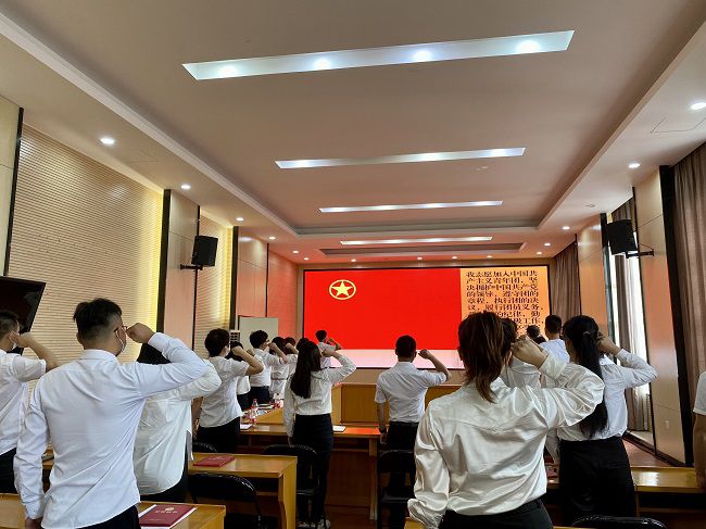沉温入团誓词；畦磋 摄（建图）.jpg