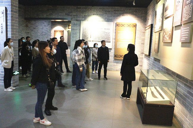 参观现场。张钊林 摄（建图） (2).jpg