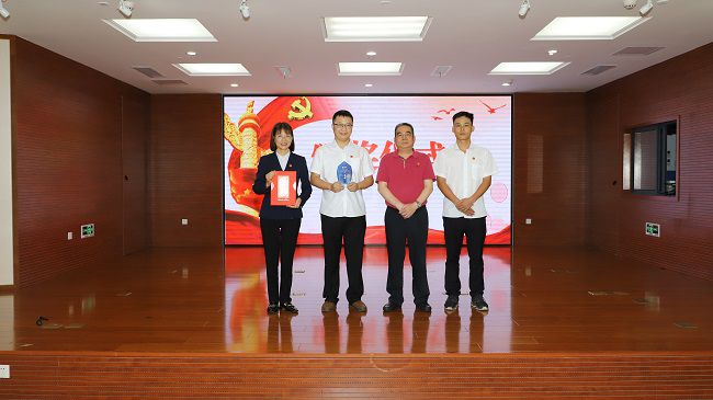 颁奖合影。李立云摄（建图）.jpg