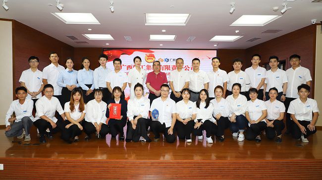 公司参赛行列及工作人员合影。李立云摄（建图）.jpg
