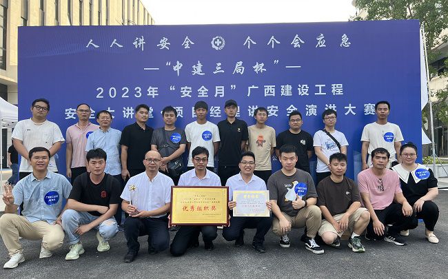 参赛选手及啦啦队合影；畦￡ 摄（建图）.jpg