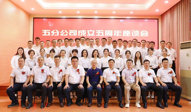 合影。杨钰 摄（建图）.jpg