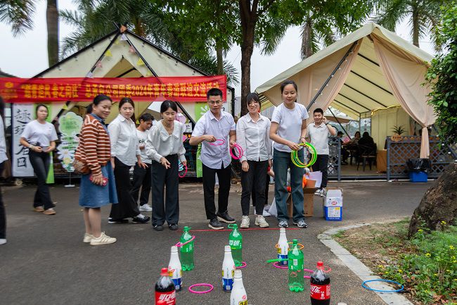 套圈现场。郭奎君 摄.jpg