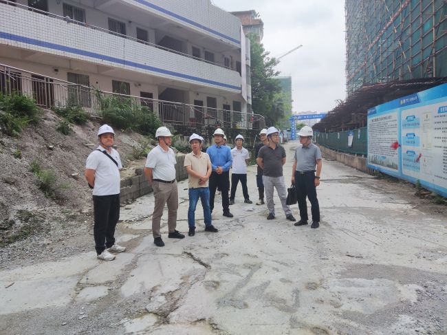 现场领导。邓伟民 摄（建图）.jpg