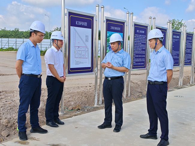 蓝海鹏在项目现场。江家兵摄（建图）.jpg