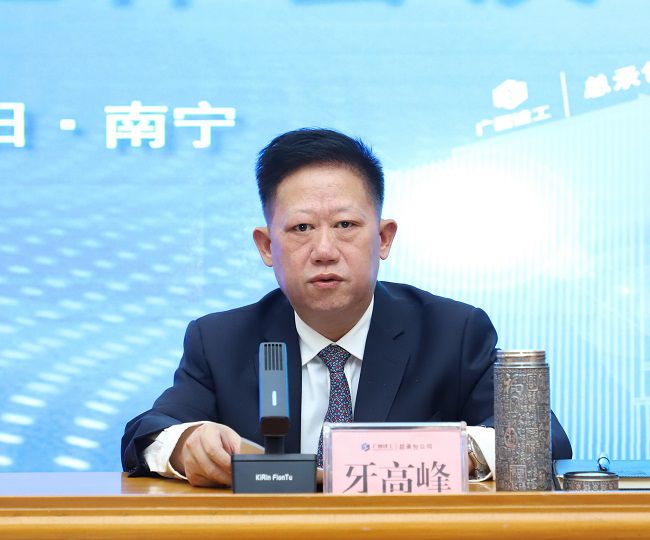 牙顶峰作工作汇报（建图）.jpg